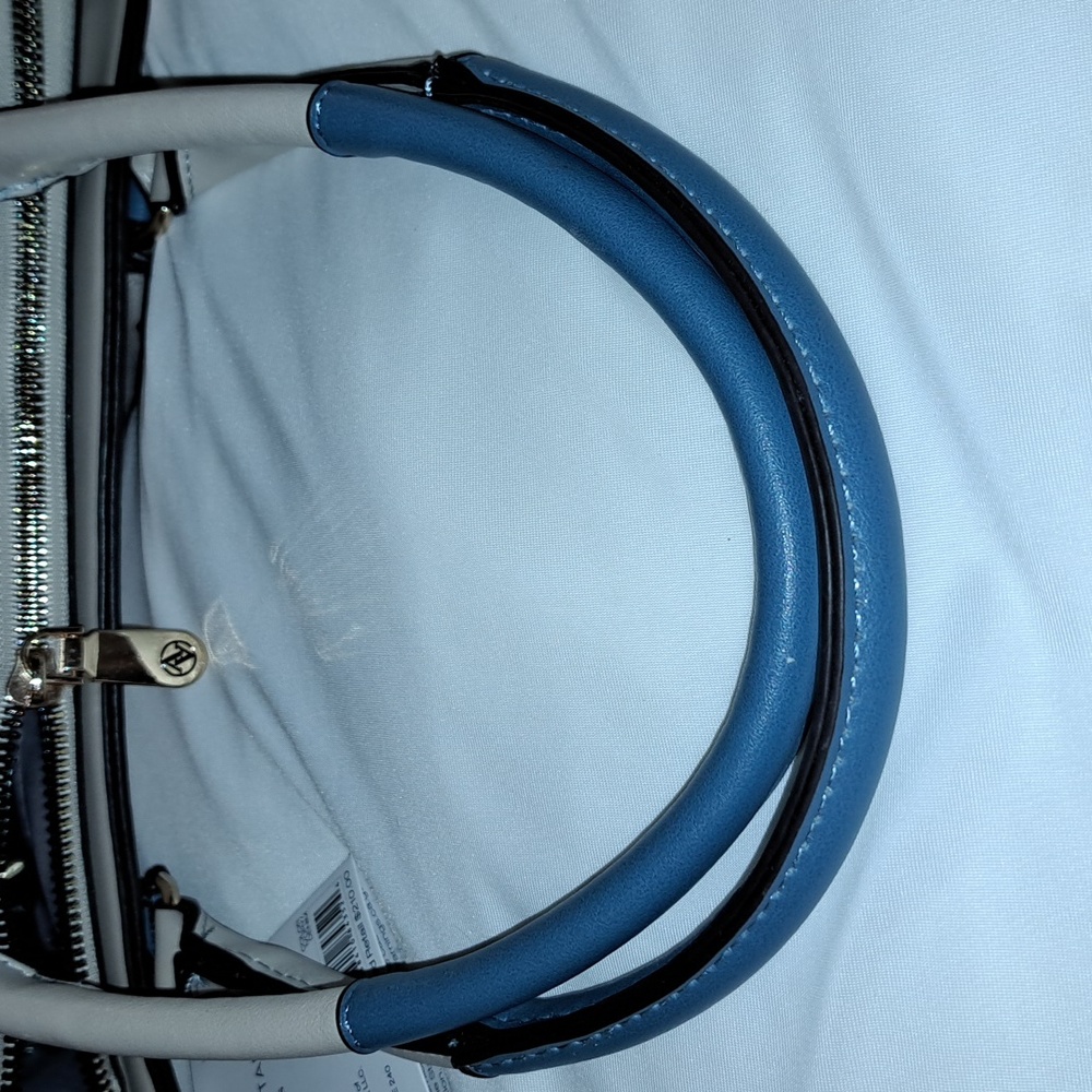 Adrienne Vittadini bag with detachable bag & wallet, & crossbody strap - Picture 5 of 16